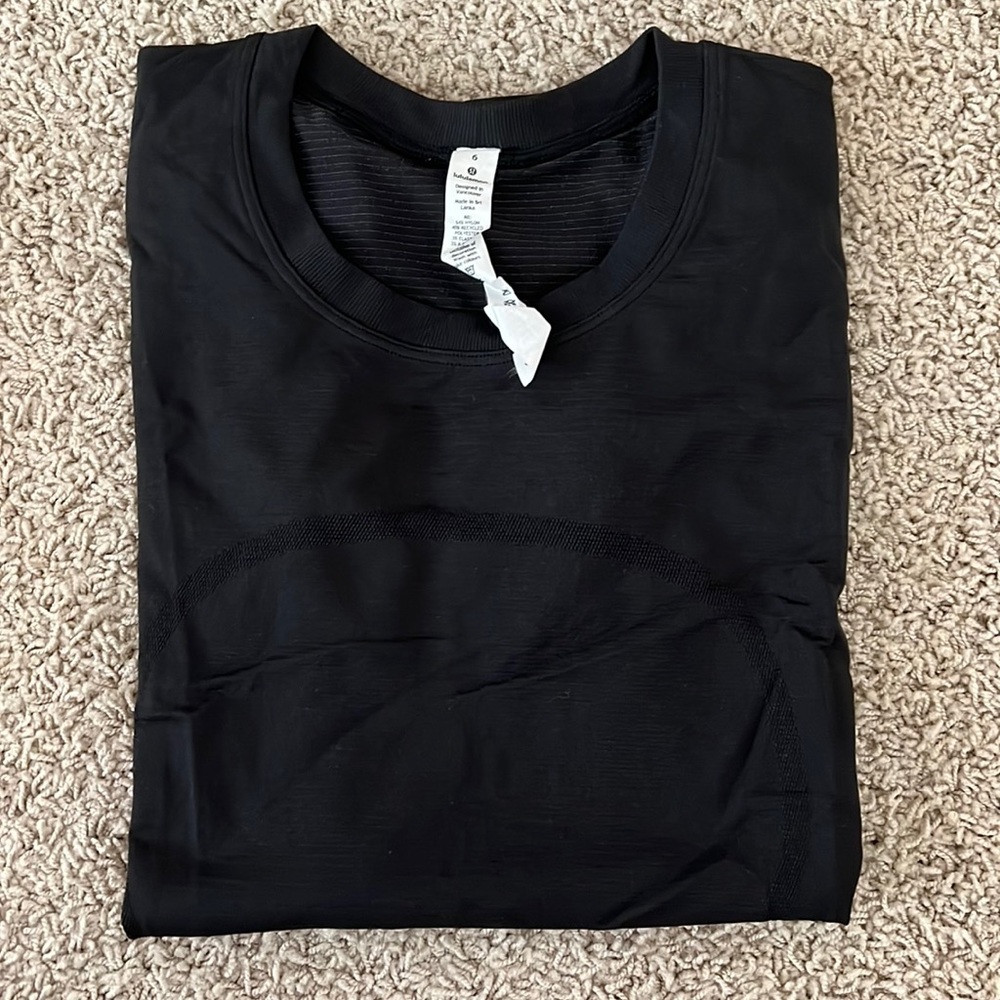 Lululemon Swiftly Breathe short sleeve